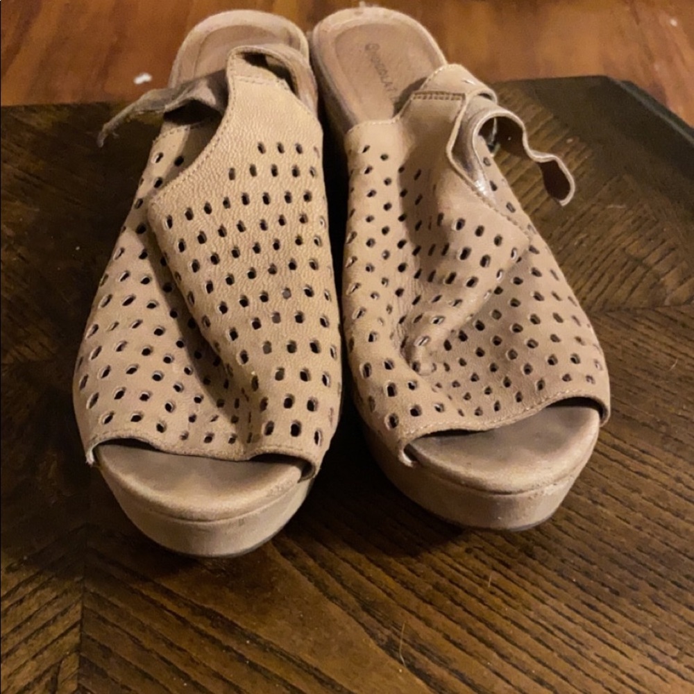 Tan size 9.5 wedges